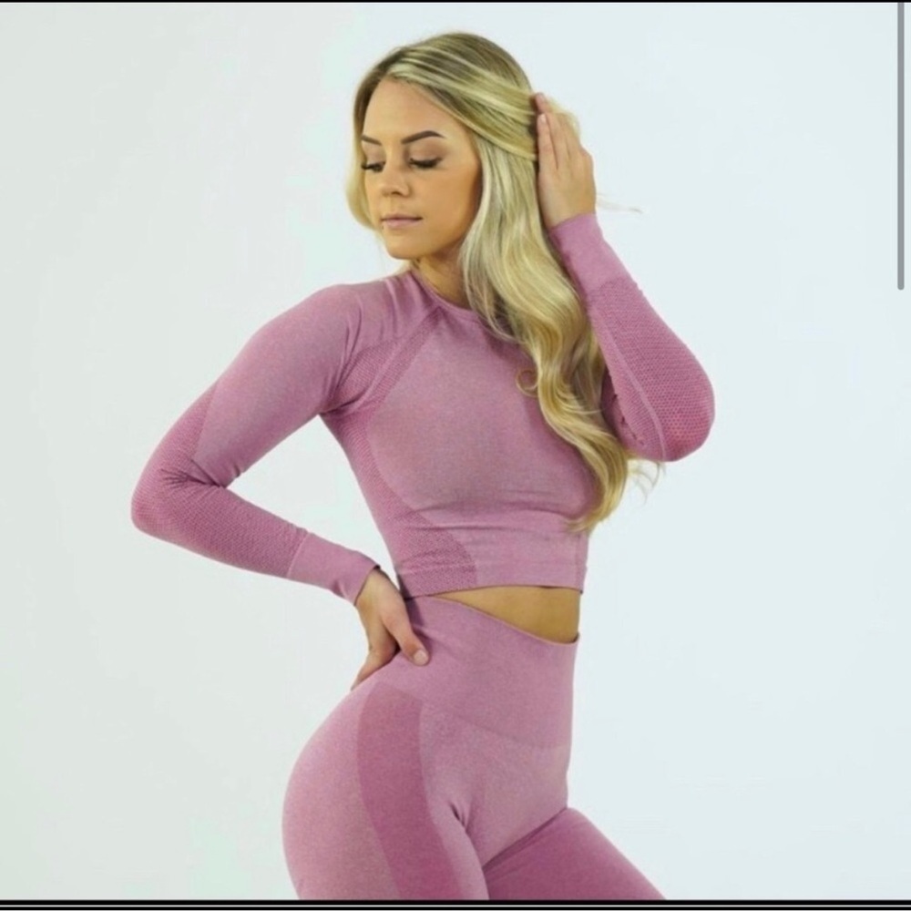 NVGTN Women's Cropped Compression Pink Long Sleeve Top Thumb Holes Small Workout